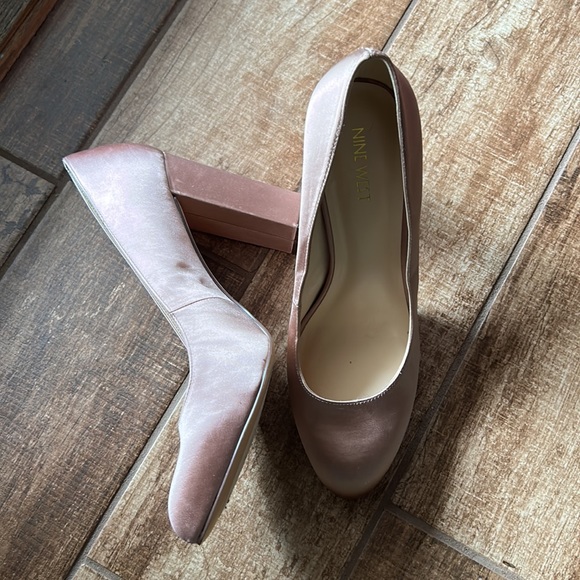 Nine West💕Size 10💕Pale Pink Pumps - Picture 4 of 16